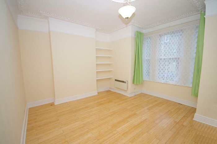 Flat To Rent In Chase Green Avenue, Enfield, EN2