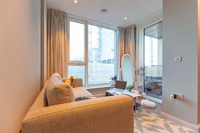 Studio To Rent In Gasholder Place, London, SE11