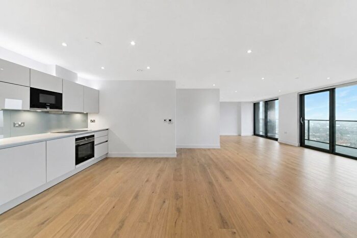 2 Bedroom Flat To Rent In Flat, Heritage Tower, London, E14