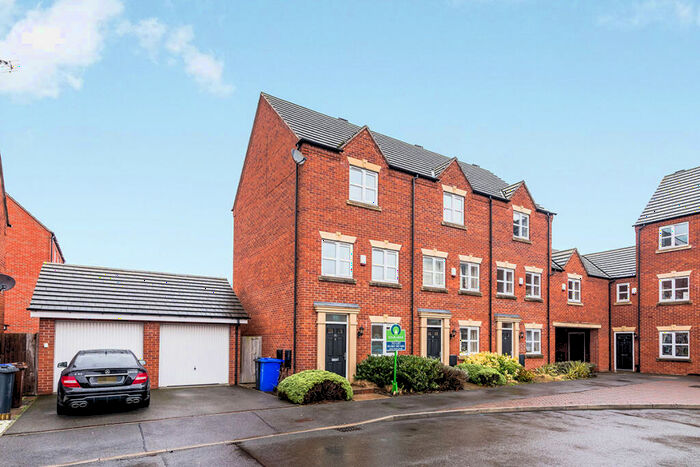 3 Bedroom House To Rent In Blakeholme Court, Burton-On-Trent, Staffordshire, DE14