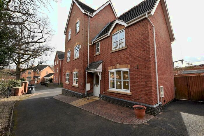 4 Bedroom Semi-Detached House To Rent In Greenacres, Bartley Green, Birmingham, West Midlands, B32