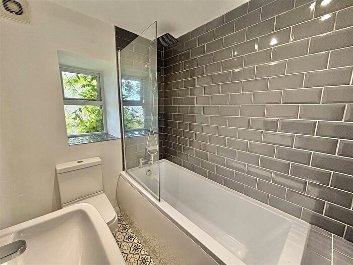 2 Bedroom End Of Terrace House To Rent In Hague Street, Glossop, SK13