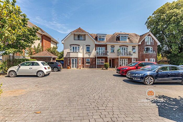 2 Bedroom Flat For Sale In St Peters Road, Poole, BH14
