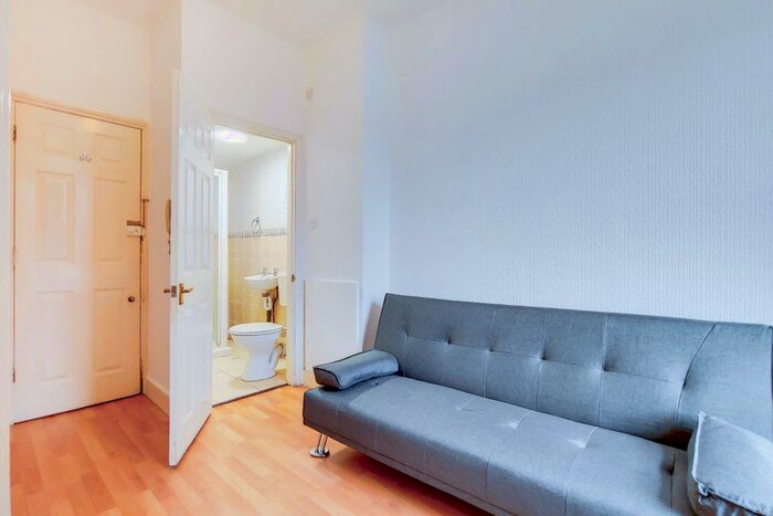 Studio To Rent In Russell Road, Kensington, W14