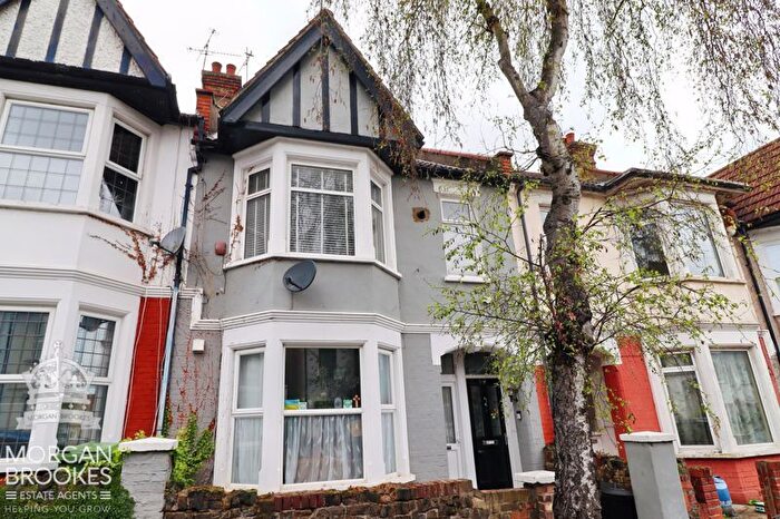 2 Bedroom Flat To Rent In Beedell Avenue, Westcliff-On-Sea, SS0