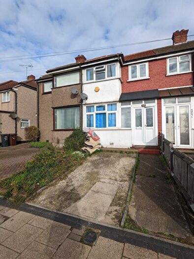 3 Bedroom Barn Conversion To Rent In New Road, Dagenham, Essex, RM10