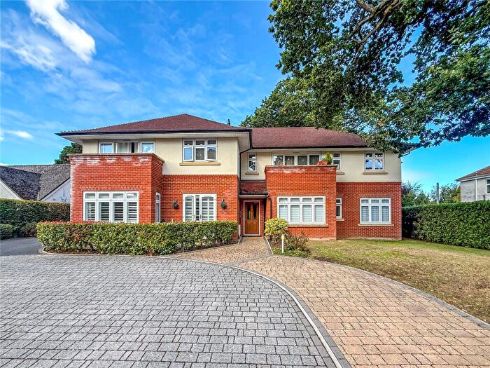 2 Bedroom Apartment For Sale In Oak Avenue, Christchurch, Dorset, BH23