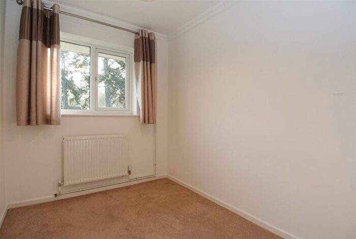 3 Bedroom Flat For Sale In Cedar Drive, Ascot, Berkshire, SL5