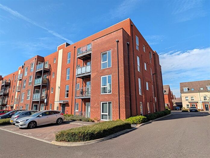 2 Bedroom Flat For Sale In Robertson Way, Basingstoke, RG21