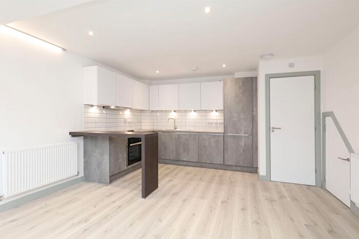 2 Bedroom Town House To Rent In Lescar Road, Waverley, S60