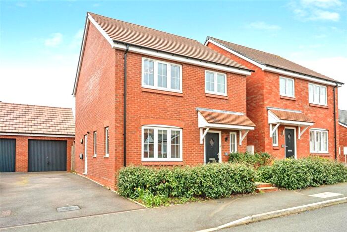 3 Bedroom Detached House For Sale In Phillips Way West, Warwick, Warwickshire, CV35