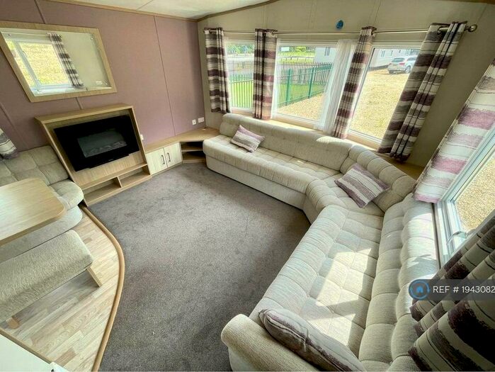 2 Bedroom Mobile Home To Rent In Dale Side, Clacton-On-Sea, CO16