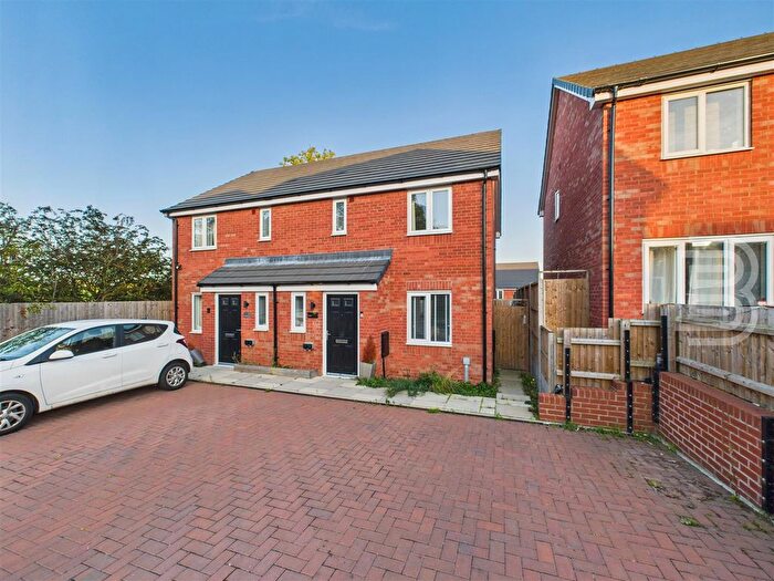 3 Bedroom Semi-Detached House For Sale In Vervain Drive, Coton Park, Rugby, CV23