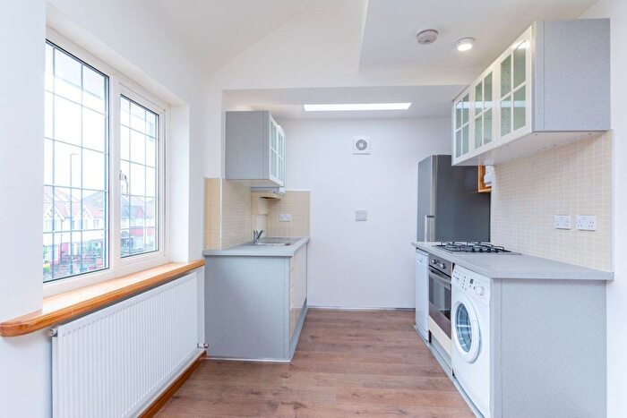 3 Bedroom Flat To Rent In Gunnersbury Lane, Gunnersbury, London, W3