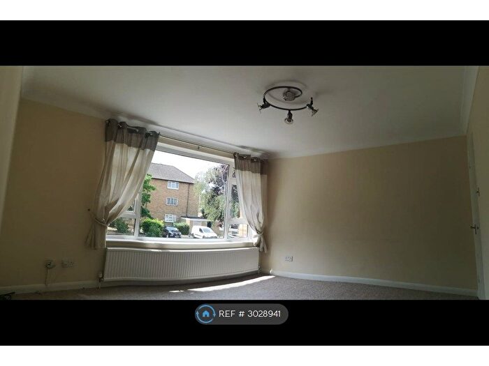 2 Bedroom Flat To Rent In Budebury Road, Staines-Upon-Thames, TW18