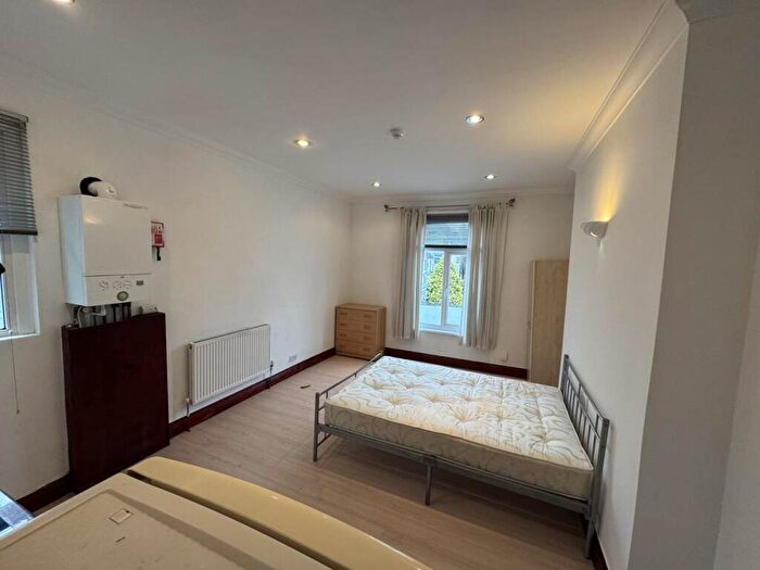 Flat To Rent In Claude Road, Roath, Cardiff, CF24