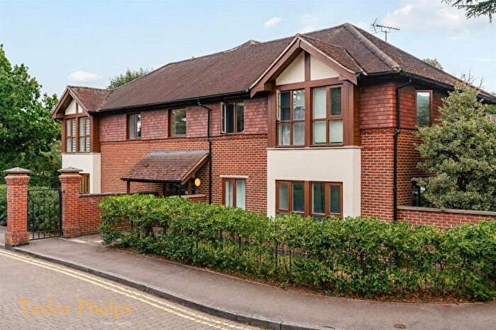 2 Bedroom Apartment For Sale In Ashbourne Gardens, Hertford, SG13
