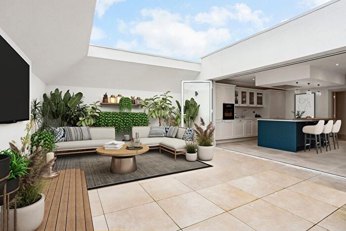 3 Bedroom Flat For Sale In Mobbs Close, Stoke Poges, SL2