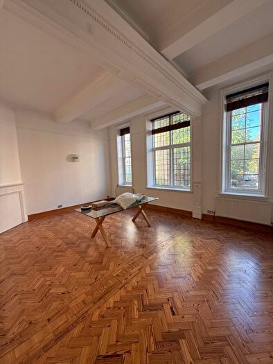 3 Bedroom Flat To Rent In Logan Place, London, W8