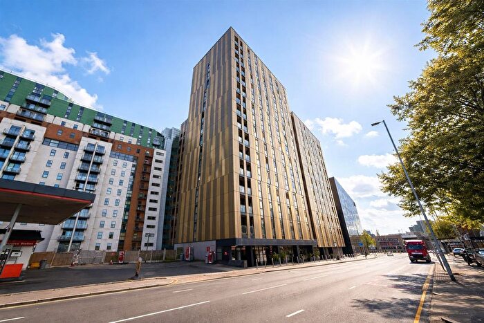 1 Bedroom Flat For Sale In Cheetham Hill Road, Manchester, M4