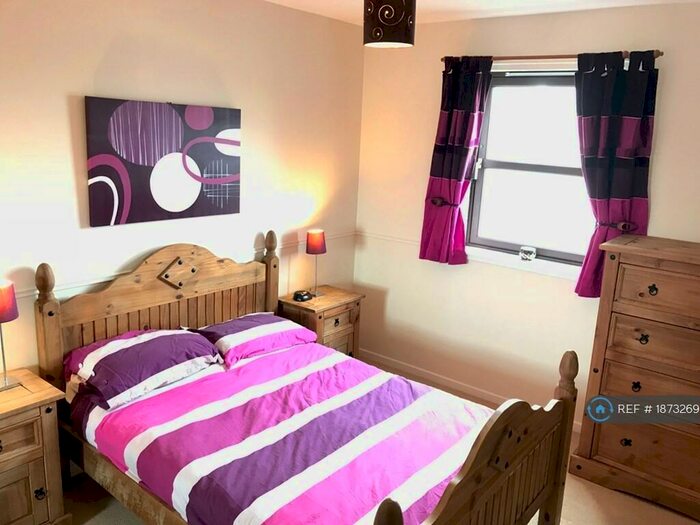 2 Bedroom Flat To Rent In Roslin Place, Aberdeen, AB24