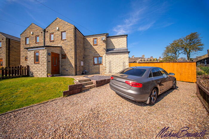 4 Bedroom End Of Terrace House For Sale In Hope Street, Shelf, Halifax, HX3