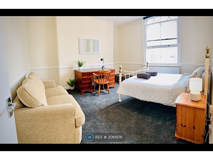 3 Bedroom Flat To Rent In Digby Chambers, Bournemouth, BH1