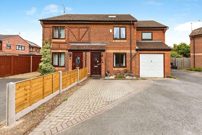 4 Bedroom Semi-Detached House For Sale In Larchside Close, Spencers Wood, Reading, Berkshire, RG7