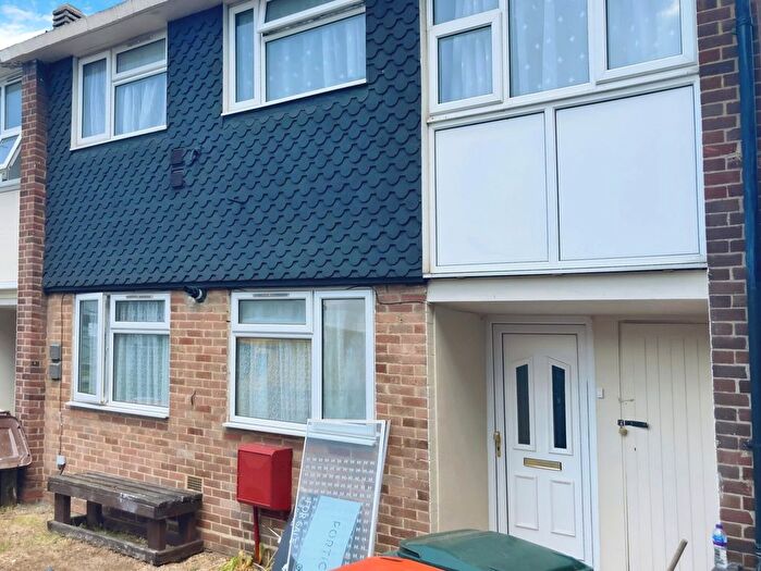 4 Bedroom Maisonette To Rent In -Bedroom Maisonette, E16