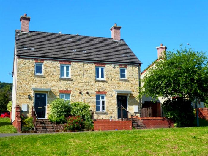 3 Bedroom Semi-Detached House To Rent In Harrolds Close, Dursley, GL11