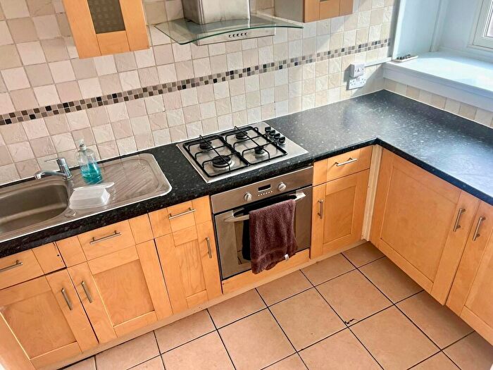 2 Bedroom Apartment To Rent In Clydesdale Tower, B1