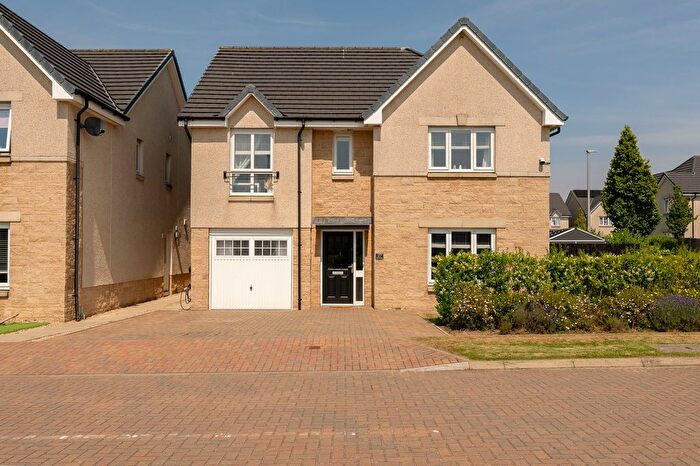 4 Bedroom Detached House For Sale In Mossend Park, West Calder, EH55