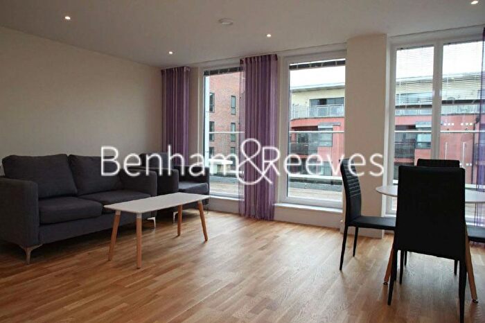 1 Bedroom Flat To Rent In St. Anne's Street, Canary Wharf, E14