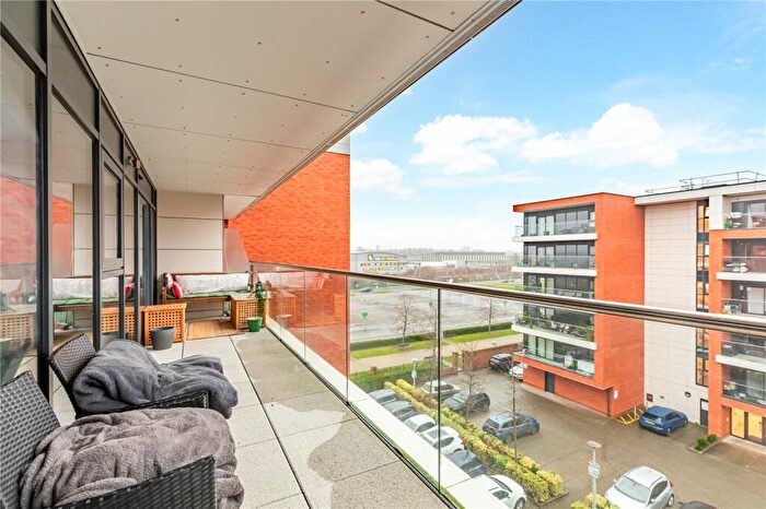 2 Bedroom Apartment For Sale In Kingman Way, Newbury, Berkshire, RG14