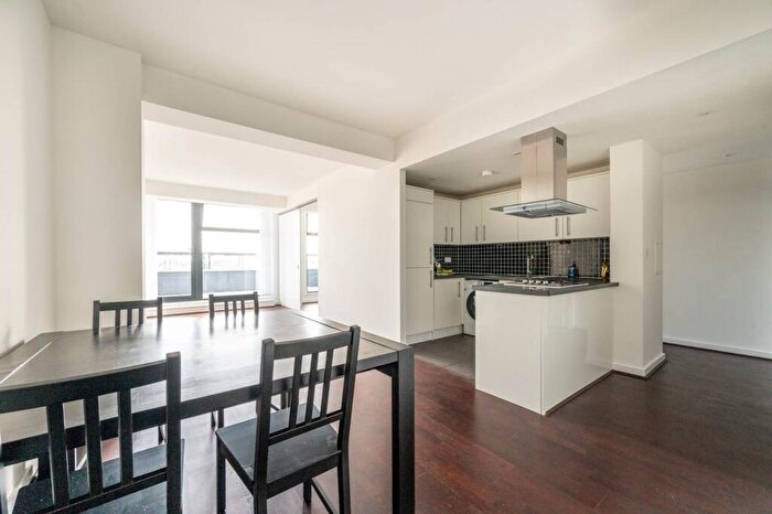 2 Bedroom Flat To Rent In Bridgepoint Lofts, Forest Gate, London, E7