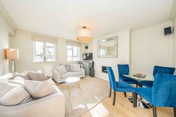 2 Bedroom Flat To Rent In Galsworthy House, London, W11