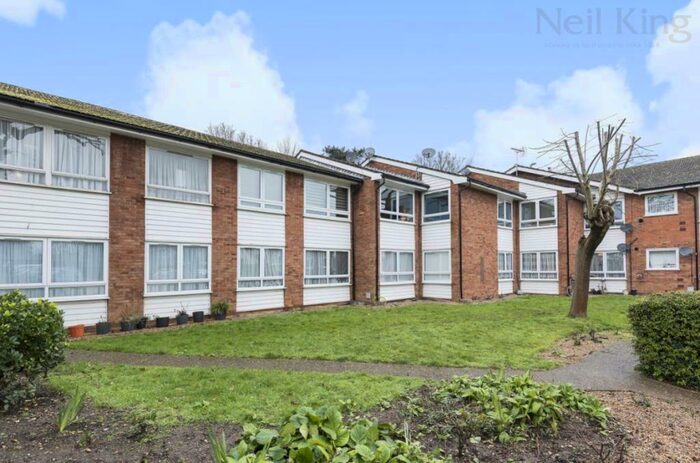 1 Bedroom Flat To Rent In Woodford New Road, South Woodford, London, E18
