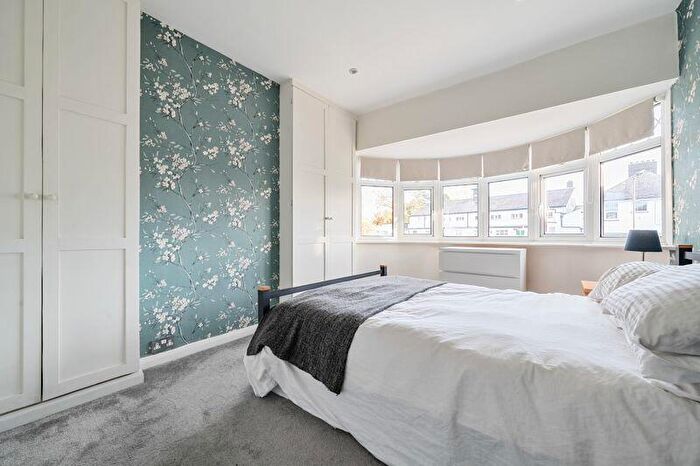 3 Bedroom Terraced House For Sale In Burlington Rise, Barnet, EN4