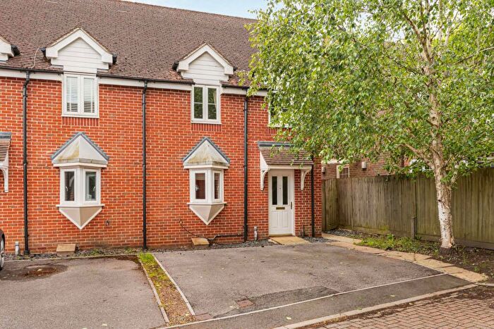 3 Bedroom Semi-Detached House For Sale In Heron Close, Farnham, Surrey, GU9