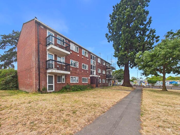 2 Bedroom Apartment For Sale In Grampian Way, Langley, Berkshire, SL3