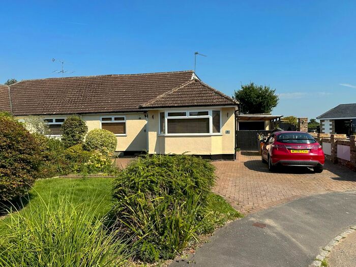 3 Bedroom Semi-Detached House For Sale In Manor Grove, Fifield, Maidenhead, SL6