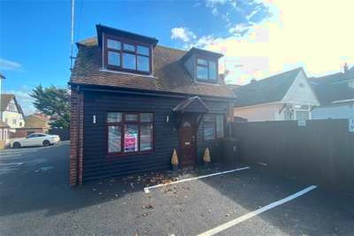 2 Bedroom Bungalow To Rent In Princes Gardens, Margate, CT9