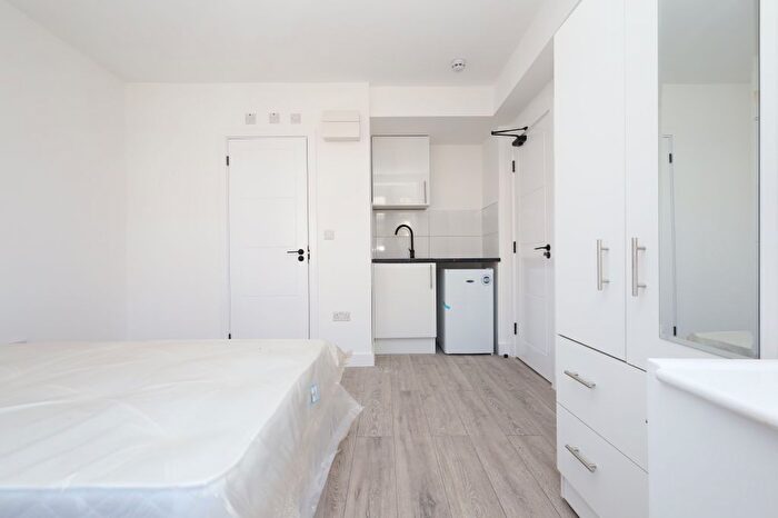 Studio To Rent In Coniston Avenue, Perivale, UB6