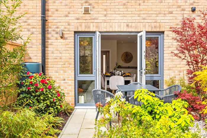 3 Bedroom Mews To Rent In Pear Mews, Tooting, London, SW17