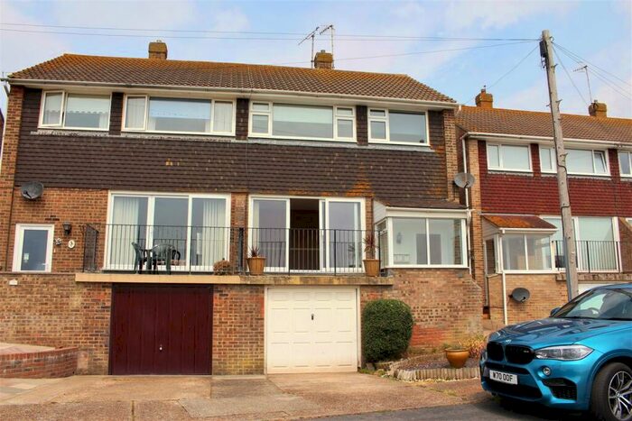3 Bedroom Semi-Detached House To Rent In Buckle Close, Seaford, BN25