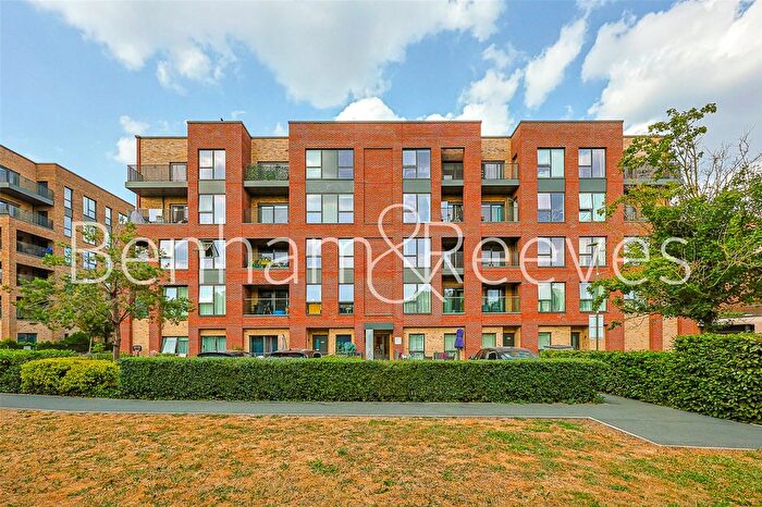 3 Bedroom Flat To Rent In May House, Achill Close, London, NW9