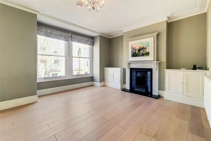 3 Bedroom Flat To Rent In Hannington Road, Clapham Old Town, London, SW4