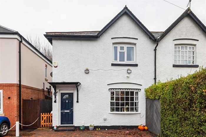 3 Bedroom Semi-Detached House For Sale In Shadwell Lane, Shadwell, LS17