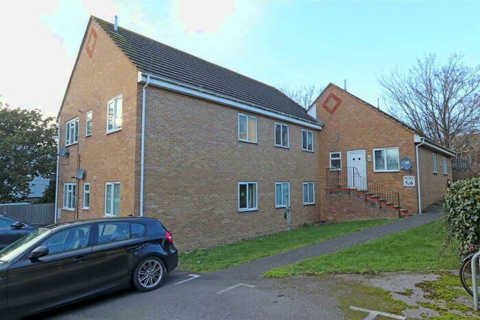 2 Bedroom Flat To Rent In Hartington Road, Southend-On-Sea, SS1