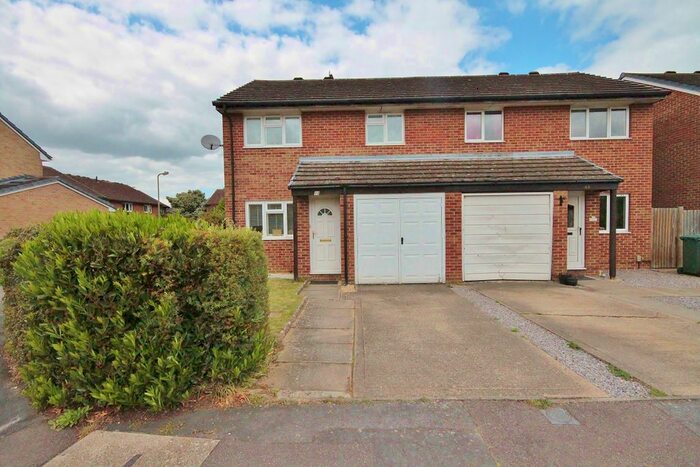 3 Bedroom Semi-Detached House To Rent In Chamberlain Place, Kidlington, OX5